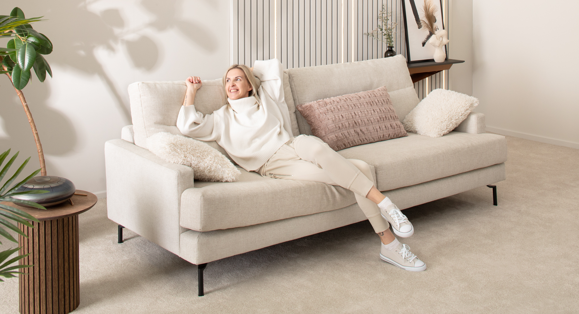 FRIDAY sofa 2460x1070 6