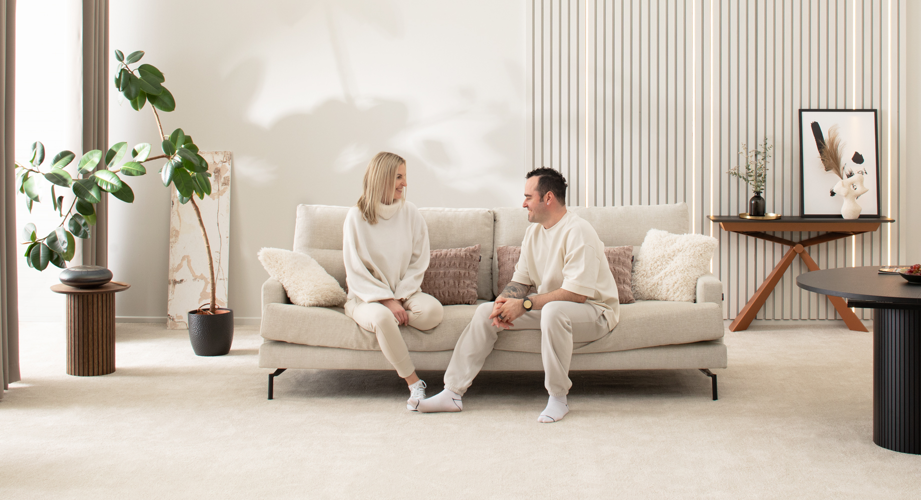 FRIDAY sofa 2460x1070 3