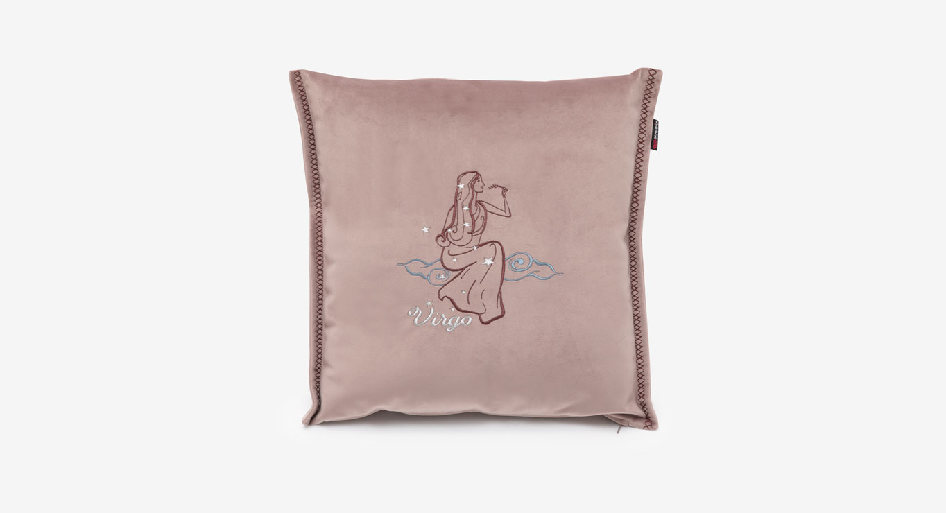 MERGELĖ pagalvėlė 450x450 1