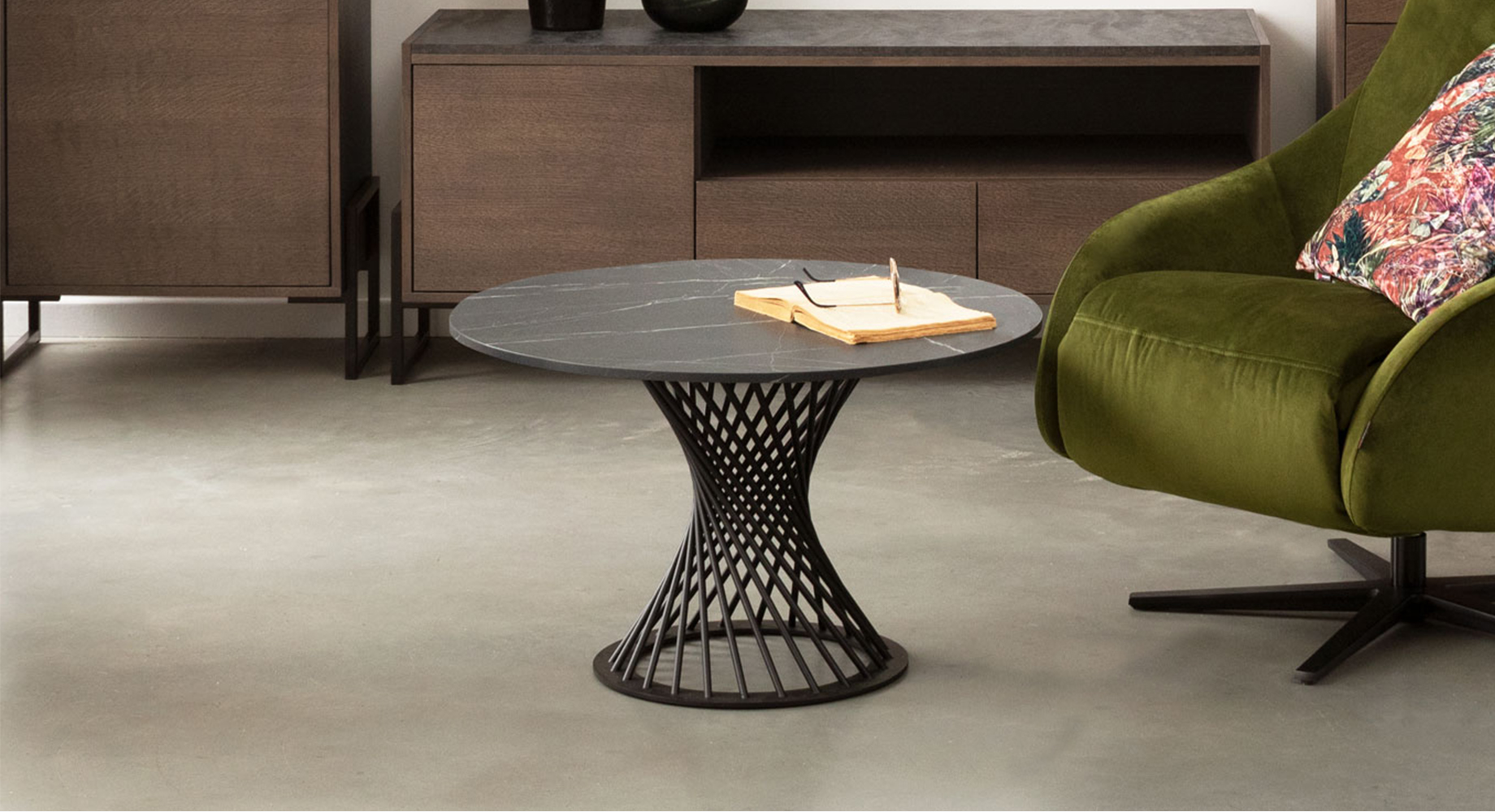 FELICIA staliukas D800 2