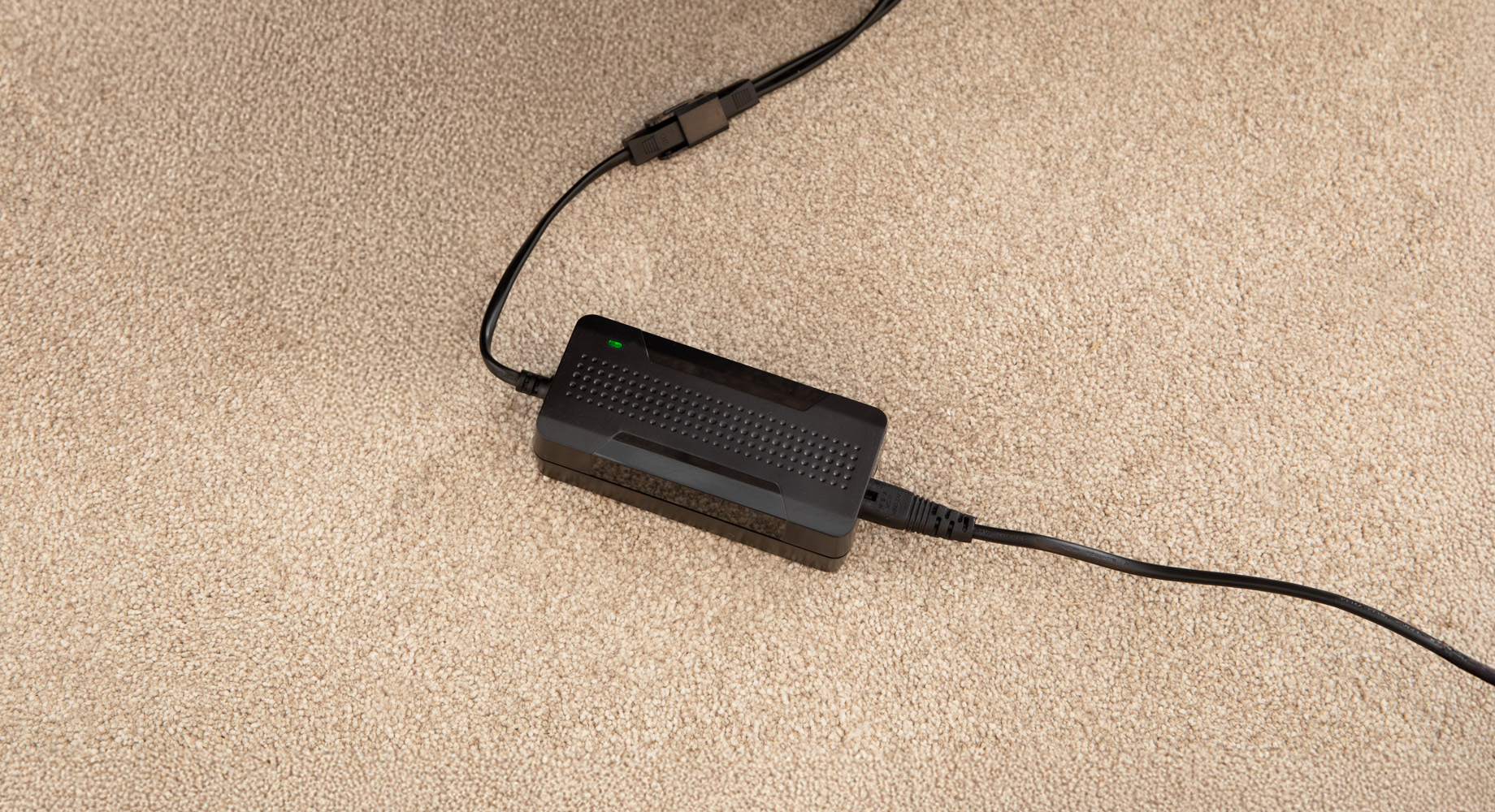 GOLD sofa 1830x1080 3