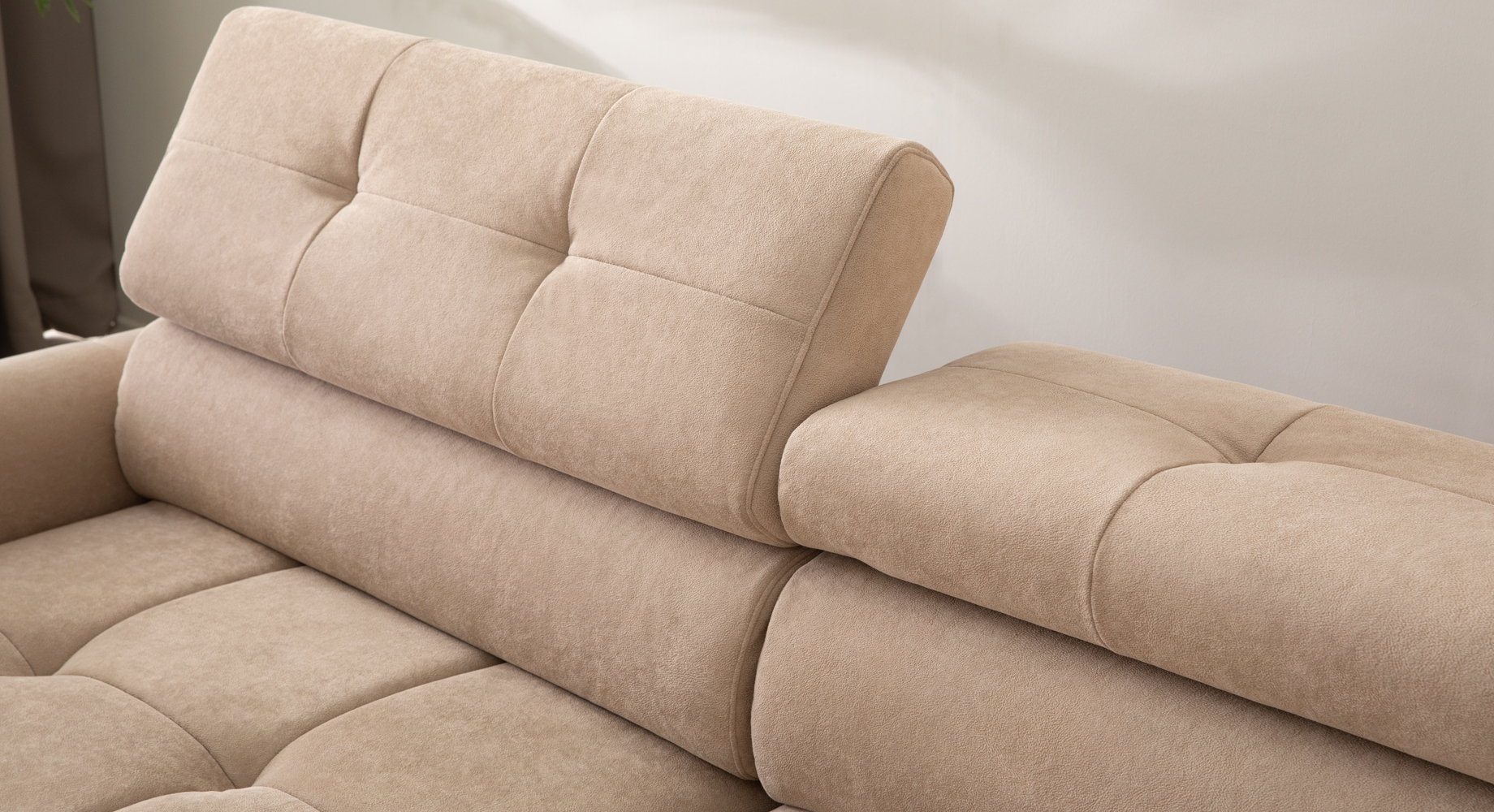 GOLD sofa 2520x1080 3