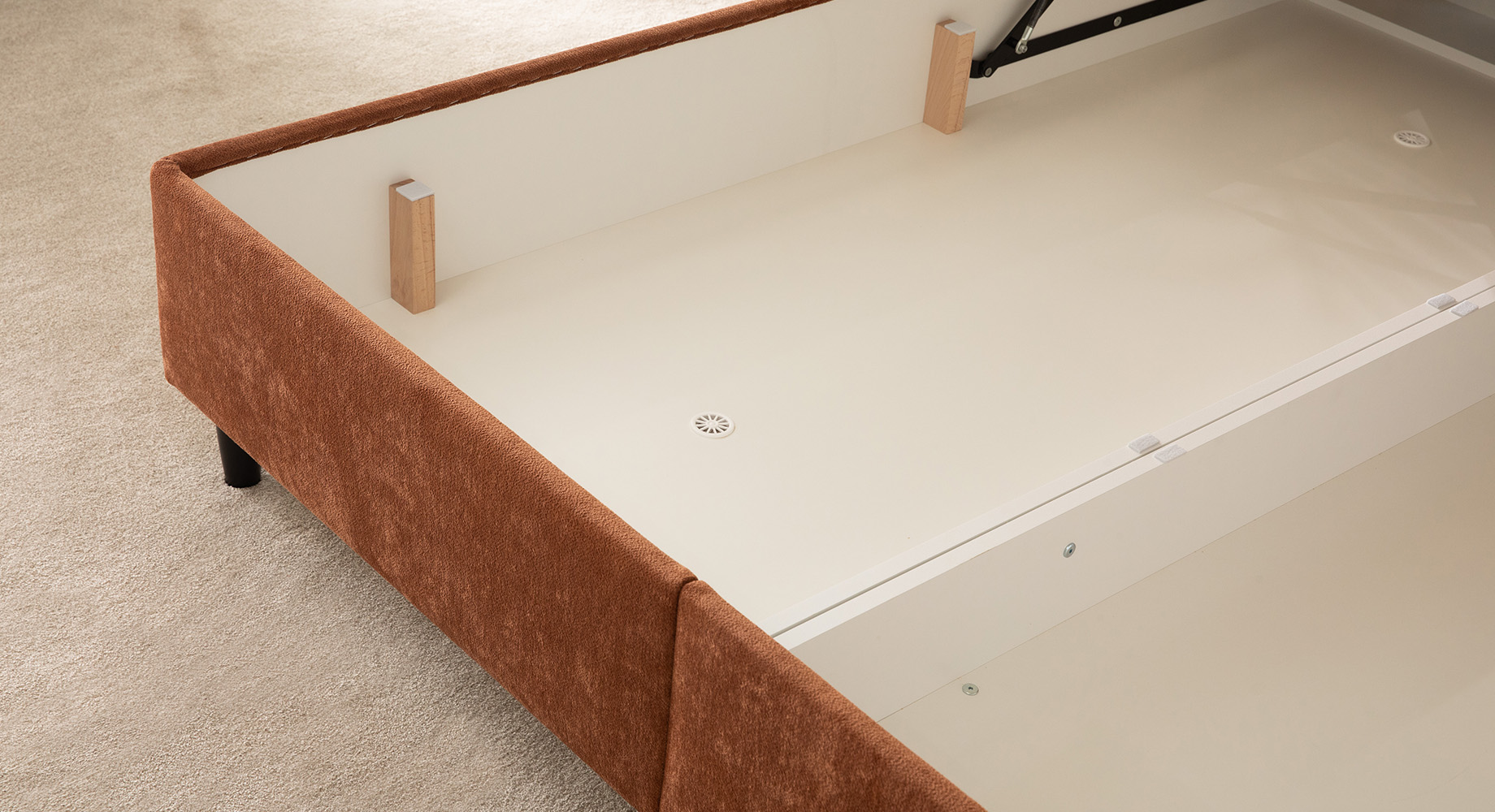 ICEBERG lova dvigulė 2110x1670 5