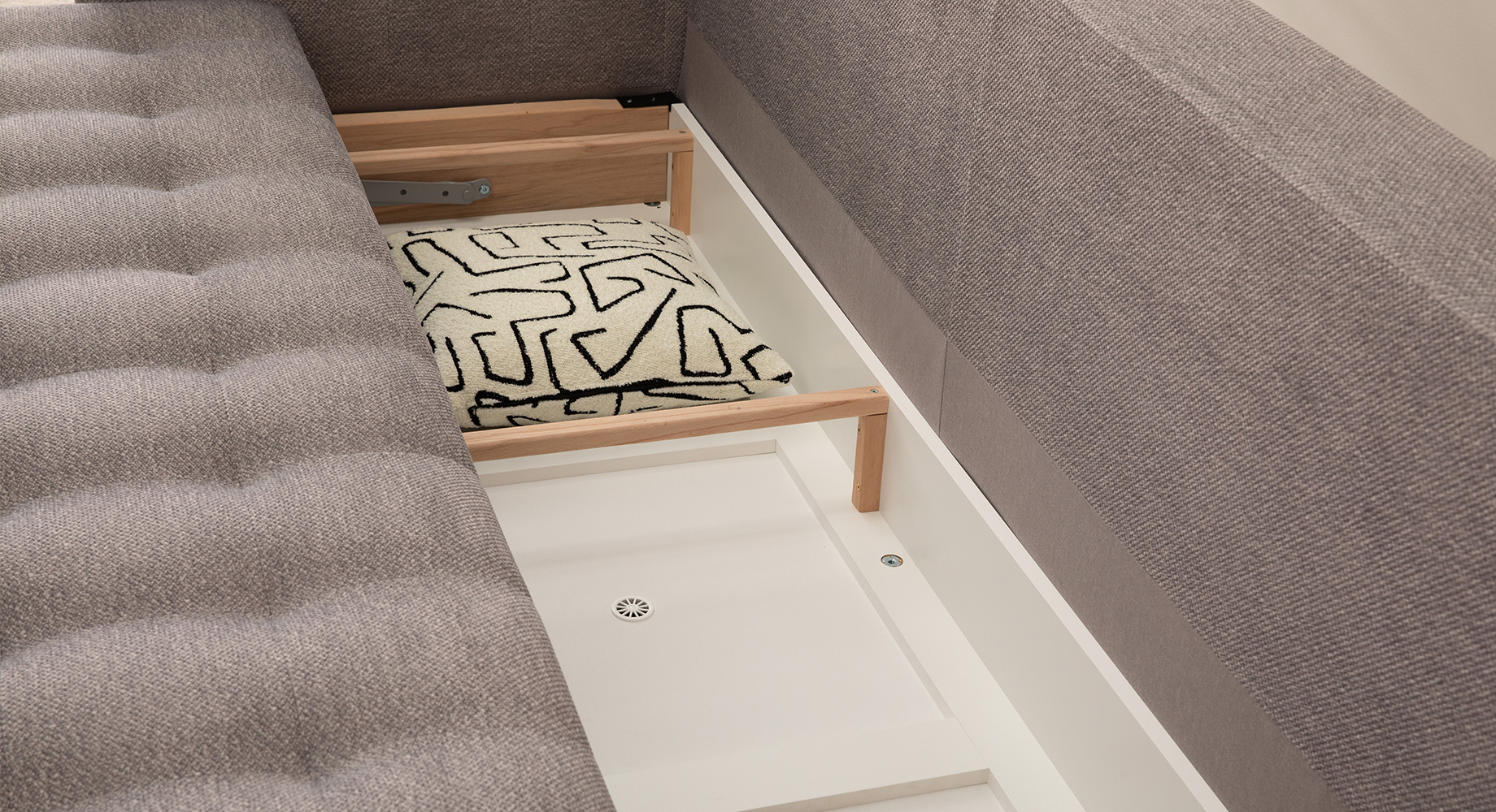 MIŠELIN sofa miegama 2460x1000 7