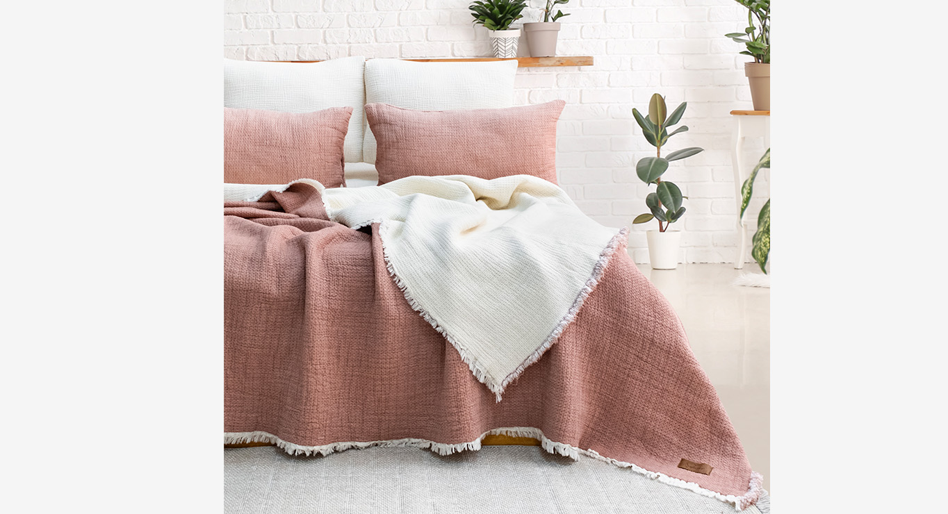 ALDA lovatiesės komplektas raudonos spalvos 2400x2600 paveiklėlis