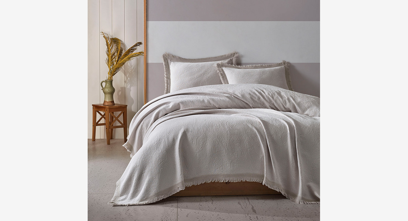 GRACE lovatiesės komplektas šviesiai pilkos spalvos 2400x2600 1