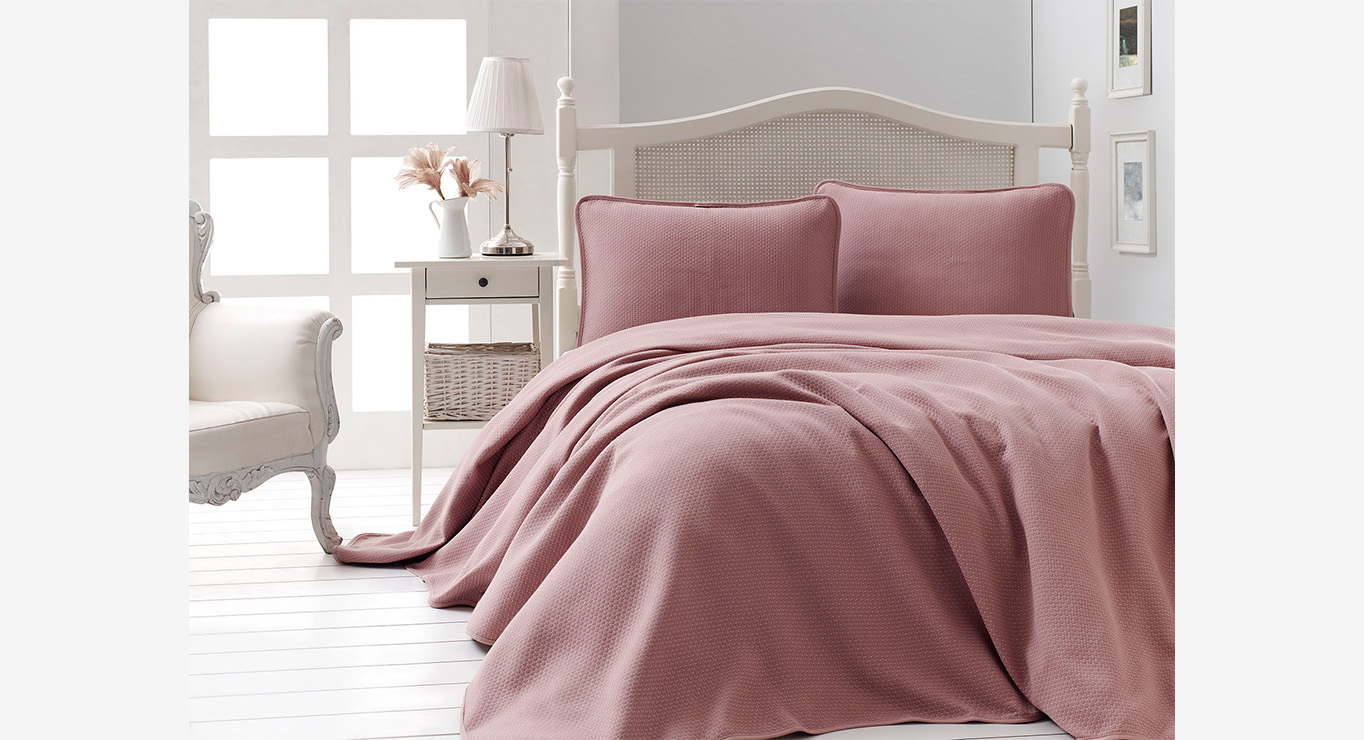 LIV lovatiesės komplektas rausvos spalvos 2400x2600 1