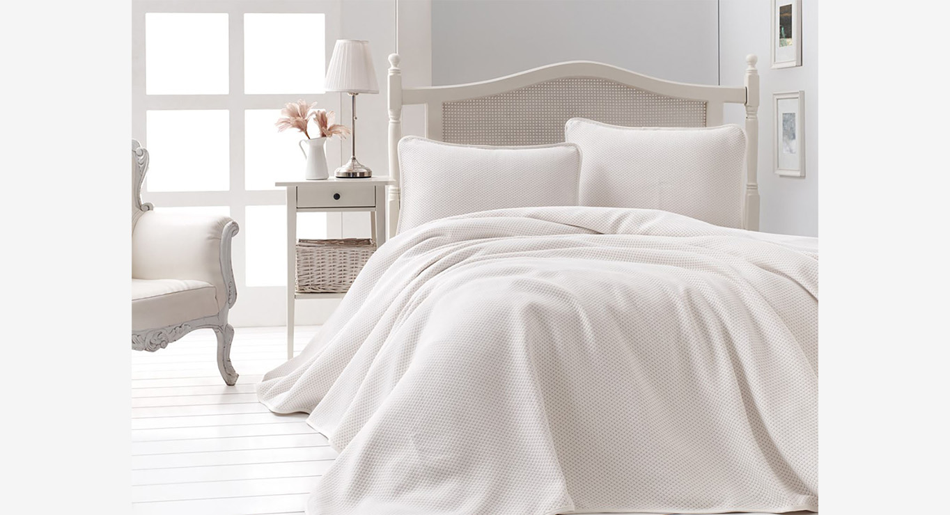 LIV lovatiesės komplektas kreminės spalvos 2400x2600 1