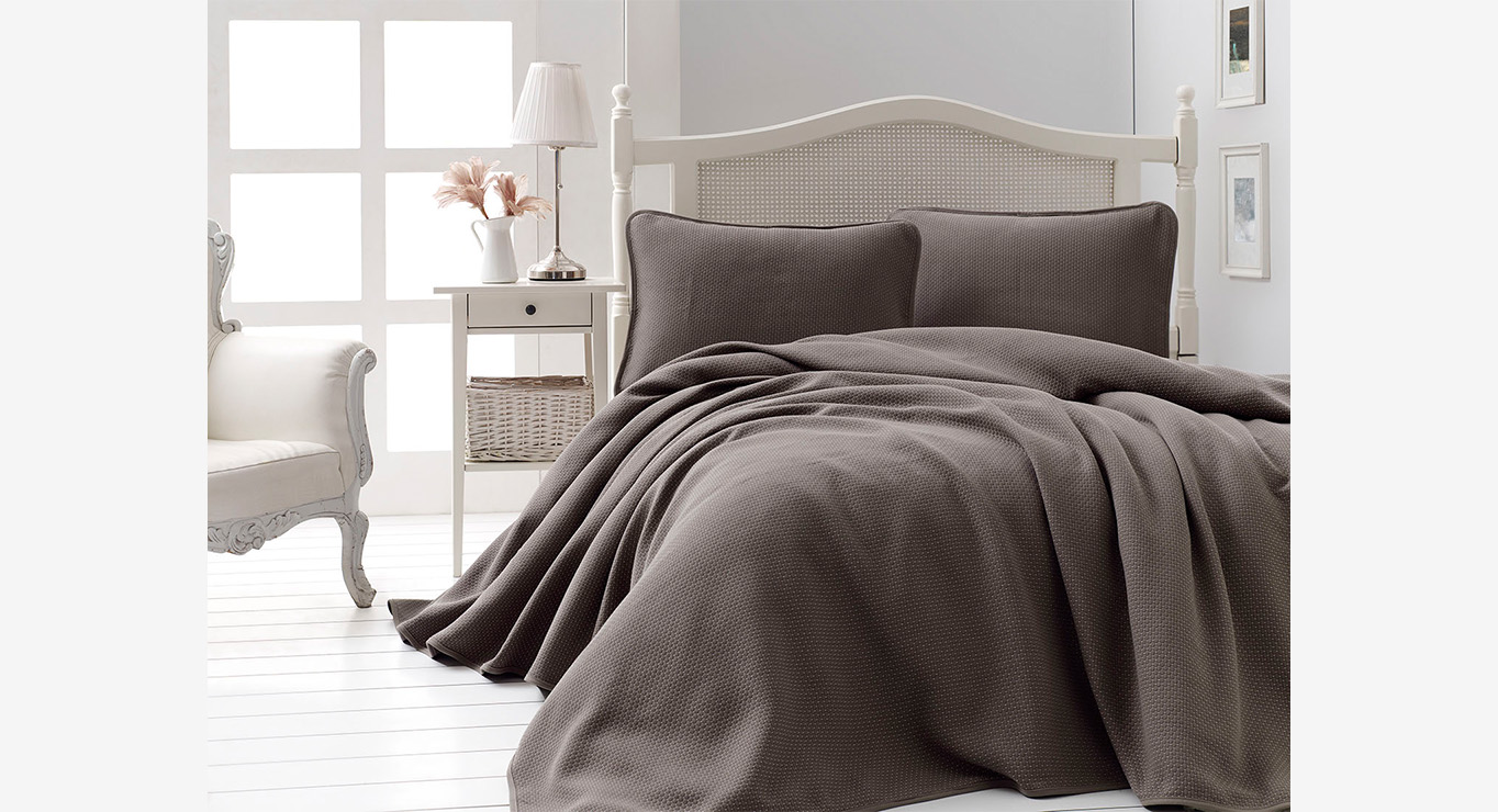 LIV lovatiesės komplektas rudos spalvos 2400x2600 paveiklėlis