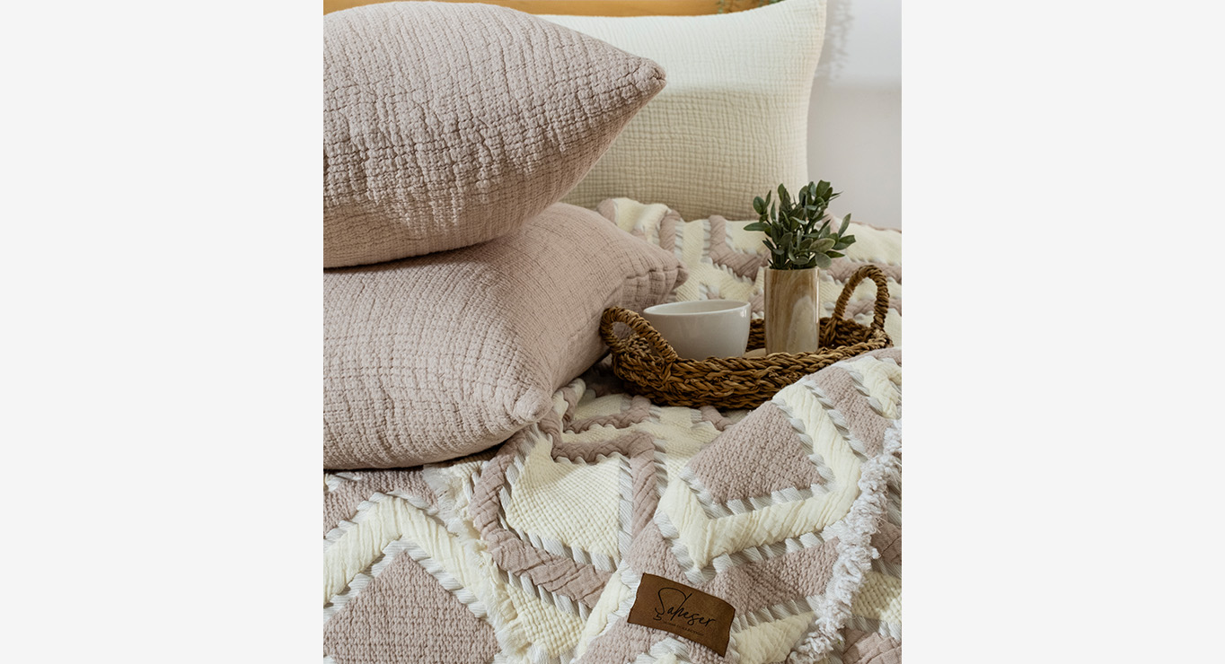 SONIA lovatiesės komplektas smėlinės spalvos 2400x2600 2