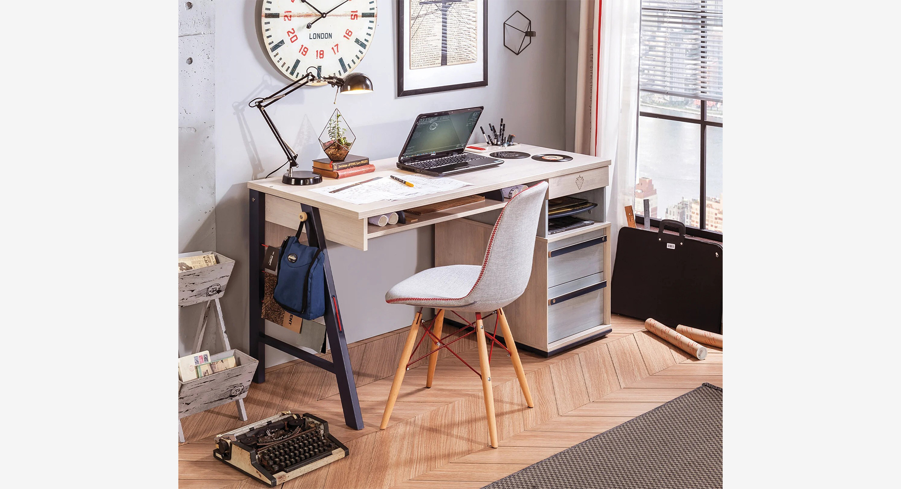 TRIO rašomasis stalas 1410x640 2