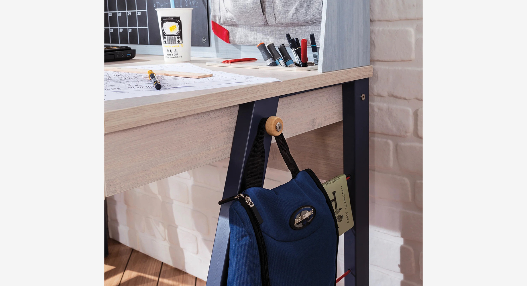 TRIO rašomasis stalas su lentyna 1140x640 4