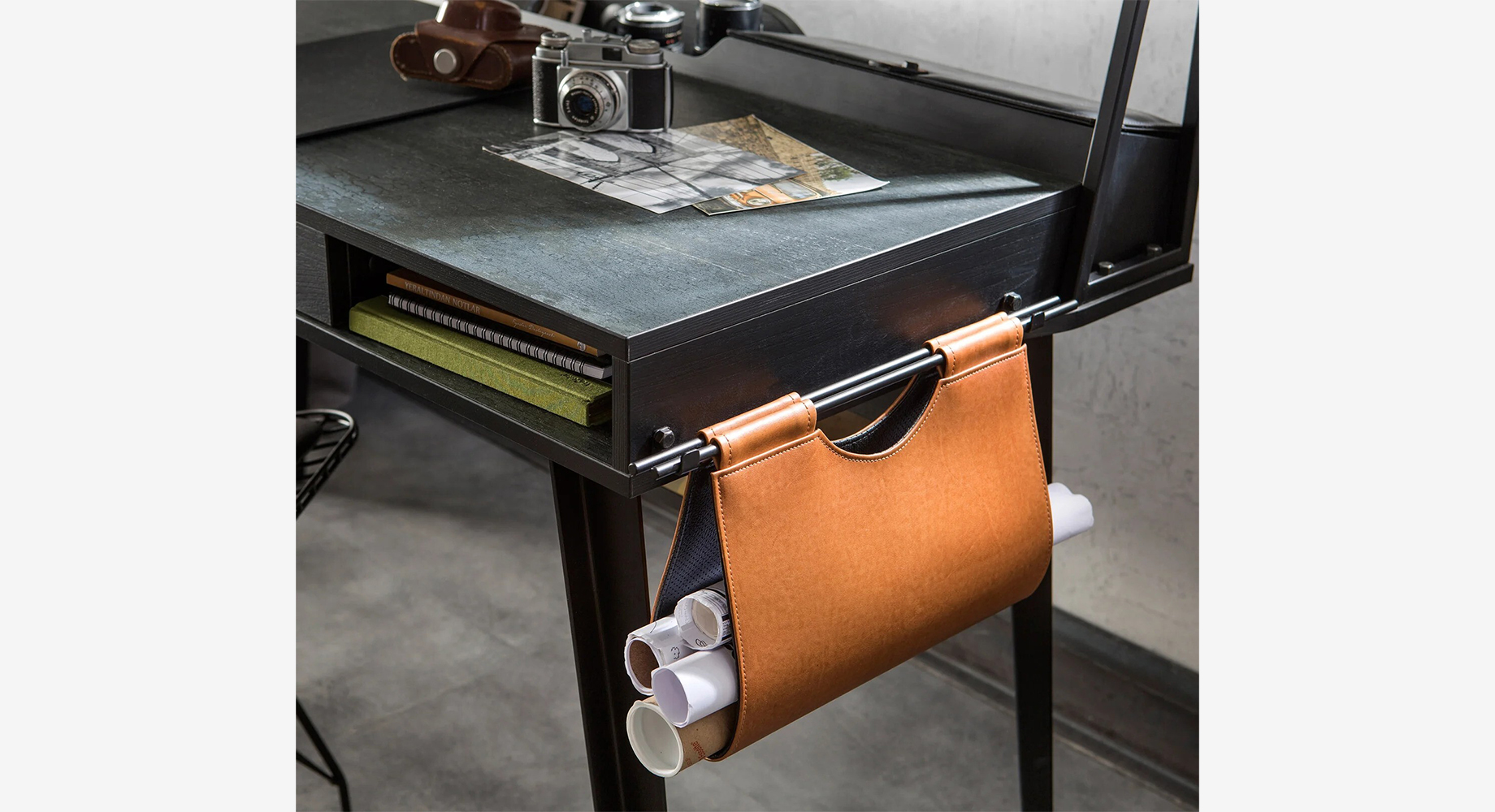 DARK METAL rašomasis stalas 1340x625 4 DARK METAL rašomasis stalas 1340x625 4