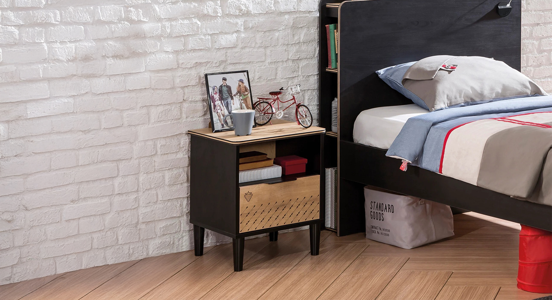 BLACK naktinė spintelė 440x407 2