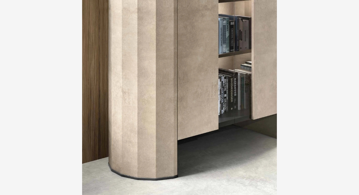 DUNE vitrina su medinėmis lentynomis 1340x500 3