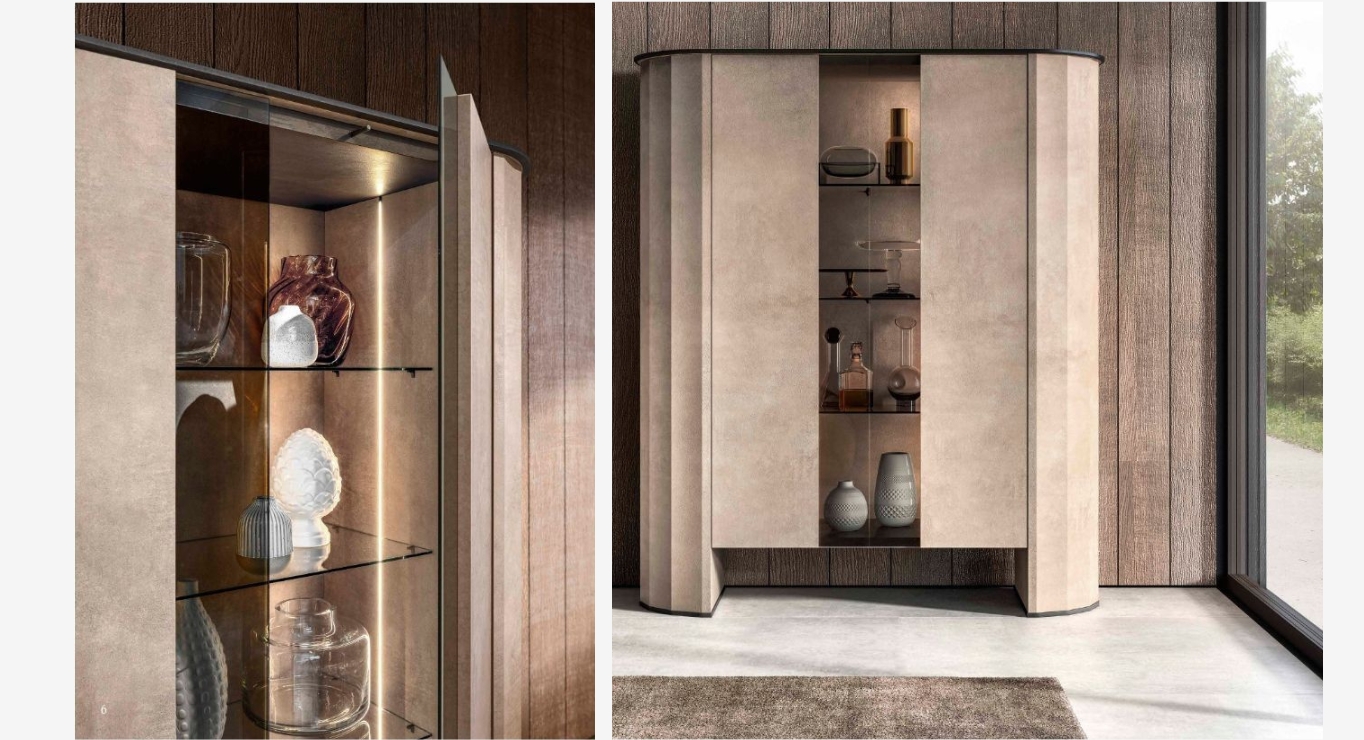 DUNE vitrina su medinėmis lentynomis 1340x500 4